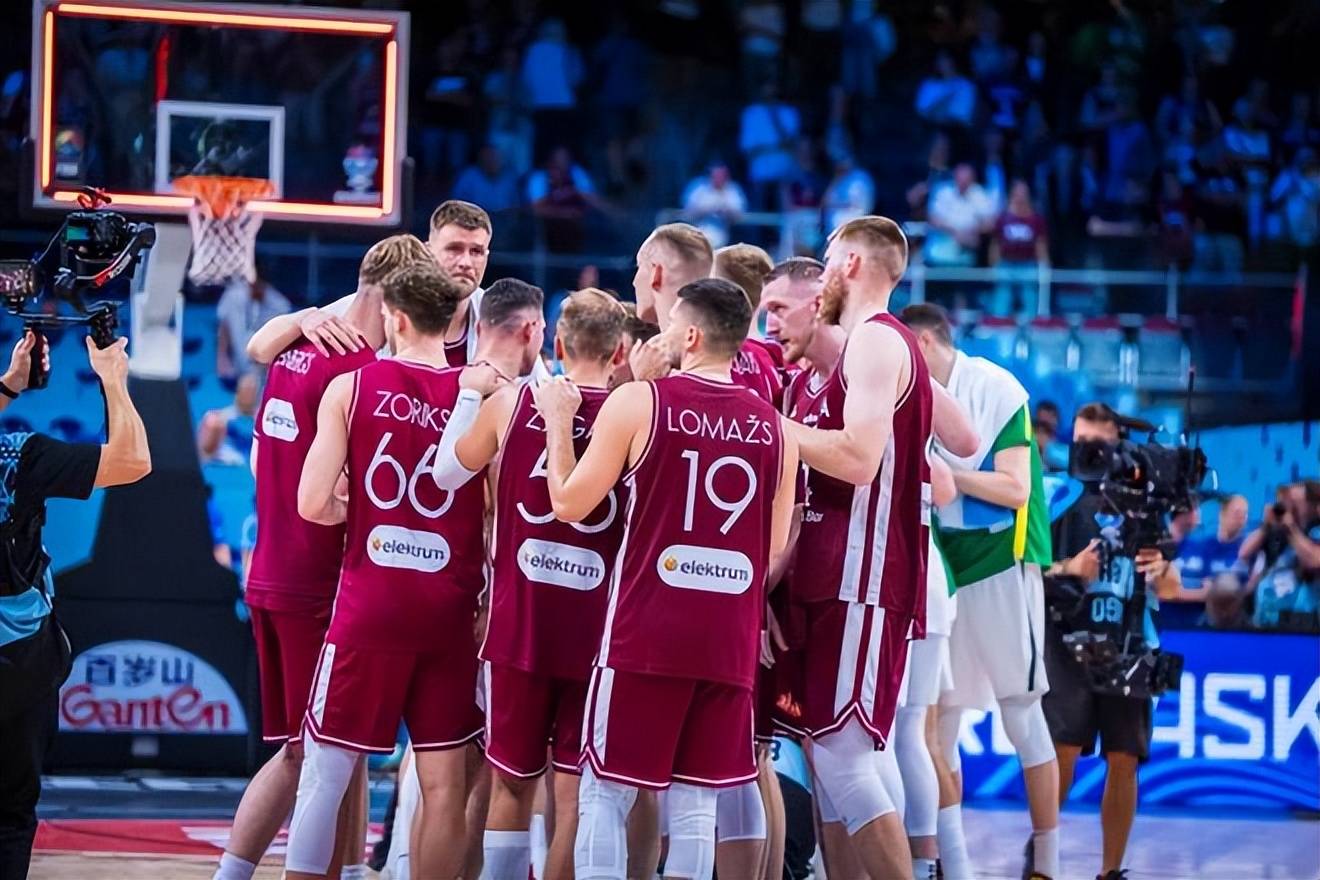 加拿大男篮力克猛龙，波尔津吉斯绝境逆转