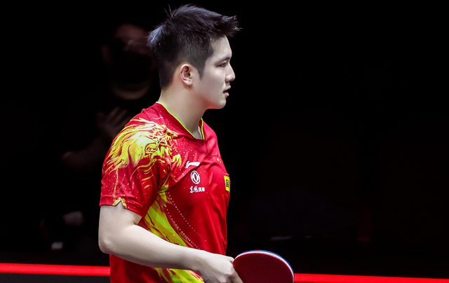 英格兰队力克日本队，马龙统治全场