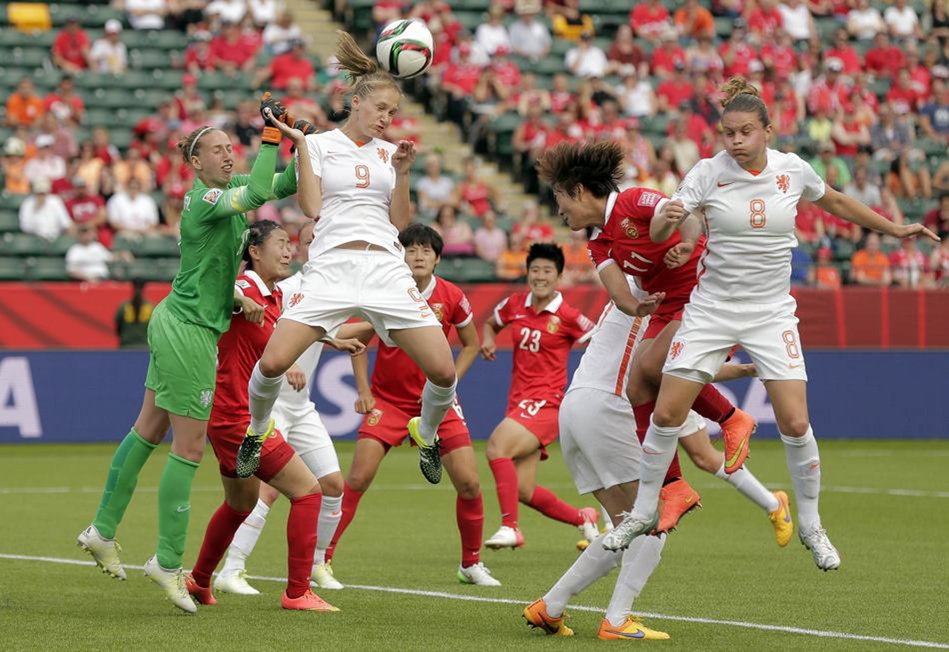 爱游戏-俄罗斯女足联赛上一场精彩的比赛