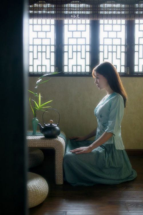 秩序铁壁与惊雷一击,当德国战车碾过C罗,樊振东正完成那记不可能的回球