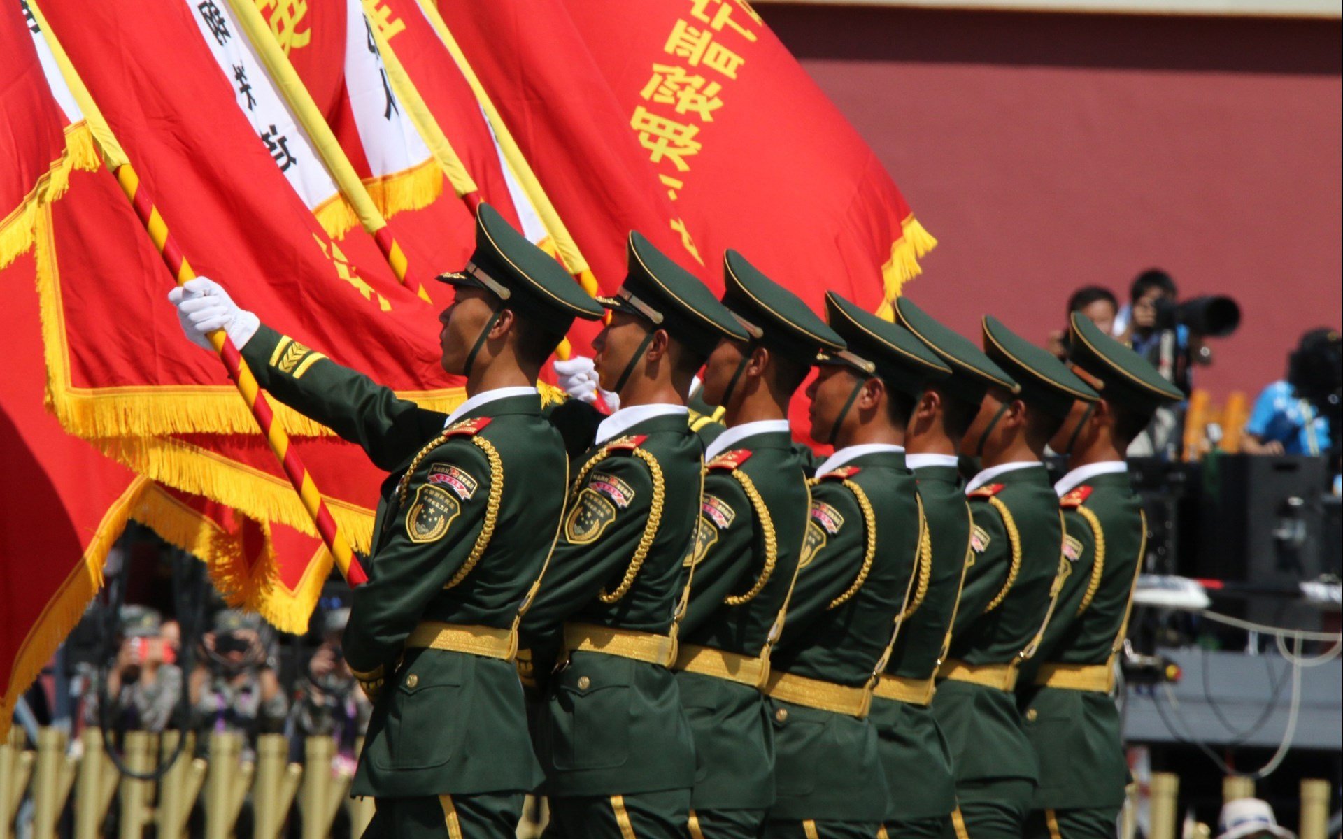 贝恩在赛道雷霆出击，篮球横扫国王，F1年度争冠接管战！