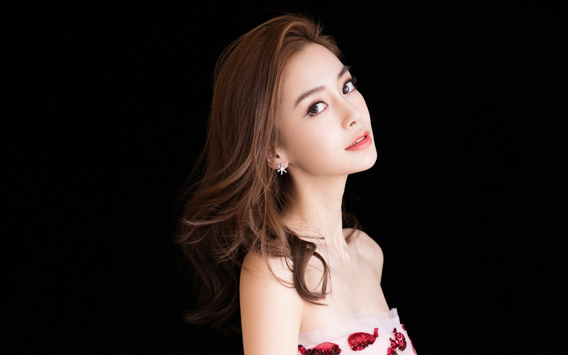 体育的永恒回响,当公牛冲破壁垒,霍勒迪在西甲降下神谕