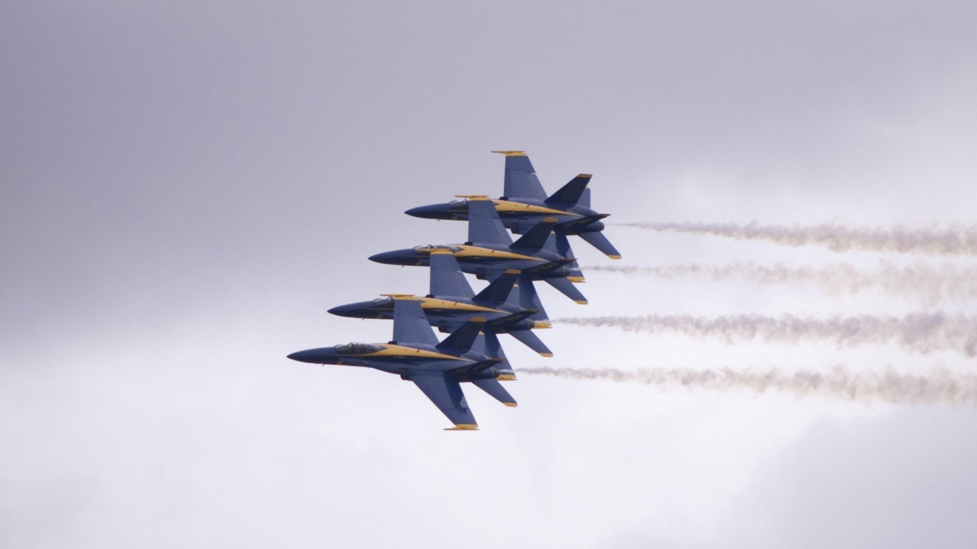 F1街道赛之夜,金属锁链的嘶鸣—拉文如何用防守写就赛道生存法则