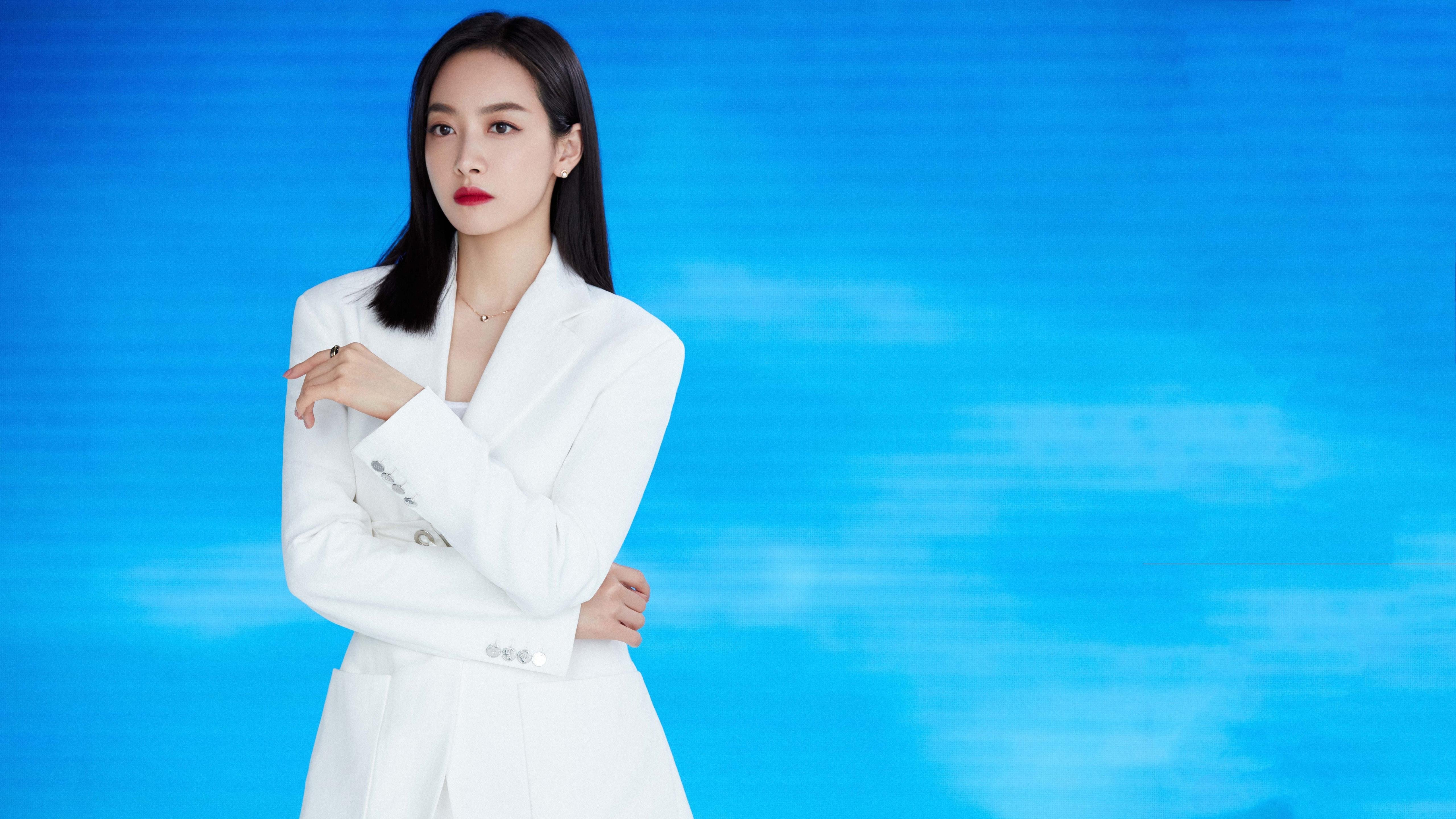 爱游戏-本泽马一锤定音显巨星本色，AC米兰团队火力压制喀麦隆尖刀