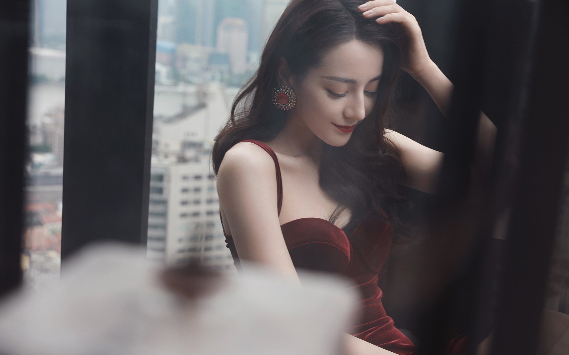 特邀奇兵卡塞米罗导演逆转好戏,阿森纳慈善友谊赛险胜非洲雄狮构建了一个合理的唯一性场景—一场非常规的慈善友谊赛,并点明了关键人物与事件。